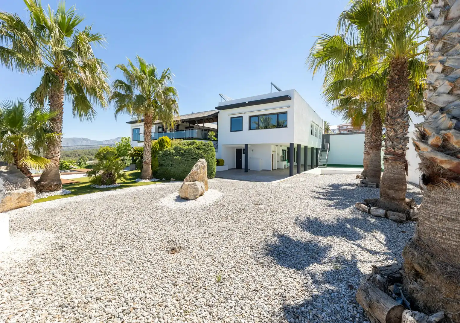 Vista exterior de Casa o xalet en venda en La Zubia amb Aire condicionat, Calefacció i Jardí privat