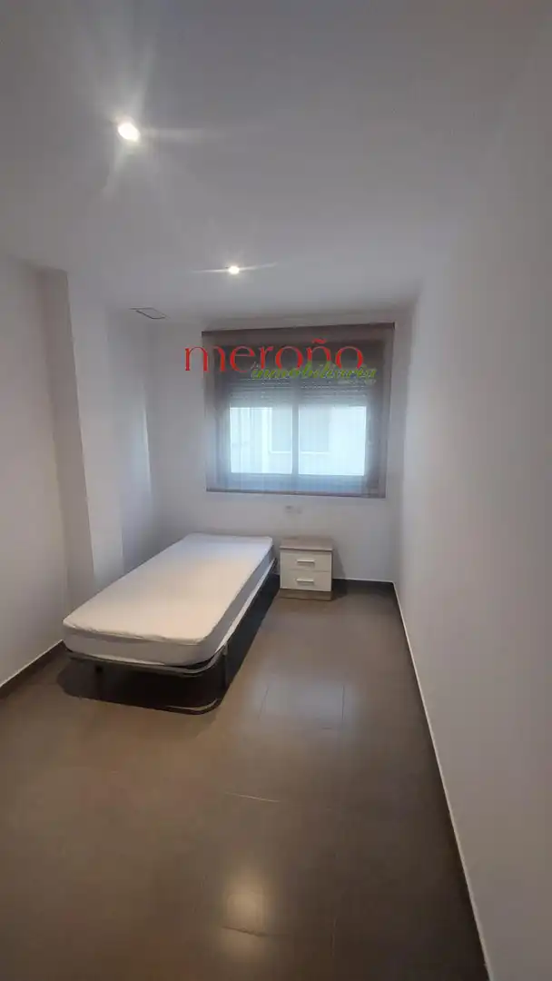 Habitación de Piso de alquiler en Elche / Elx con Terraza y Piscina comunitaria