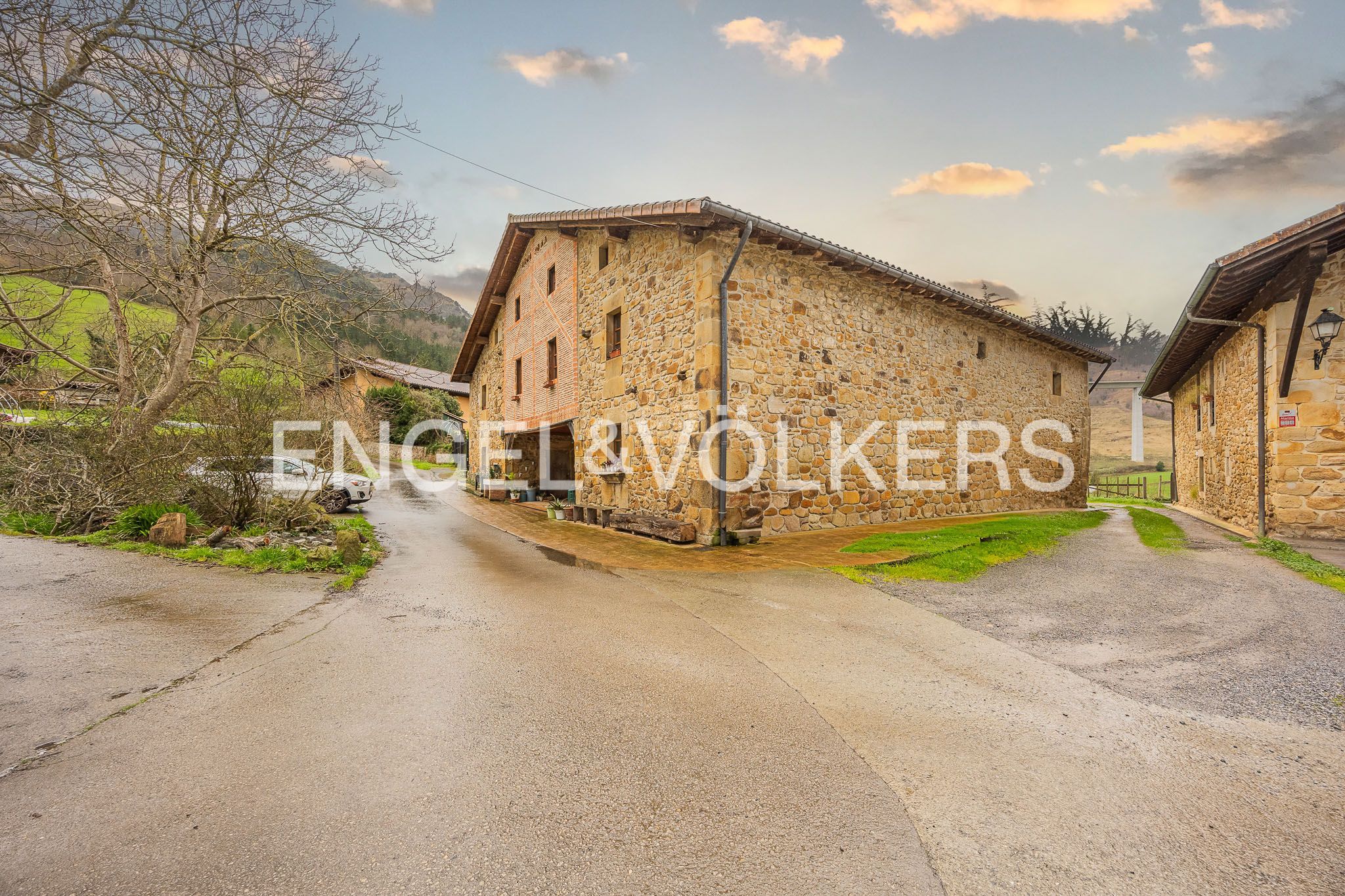 Vista exterior de Casa o xalet en venda en Elorrio amb Calefacció i Jardí privat