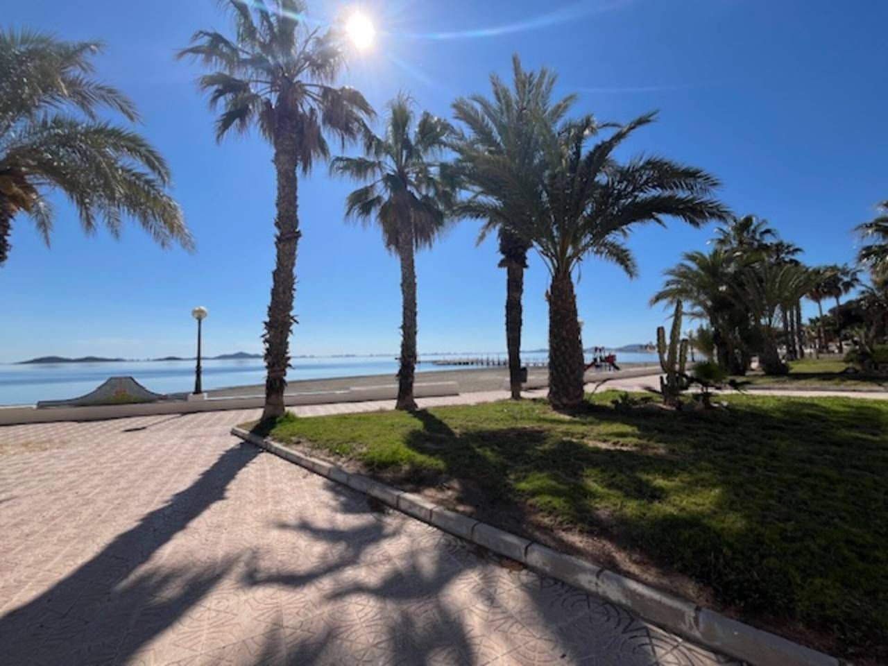Vista exterior de Casa adosada en venda en Cartagena amb Jardí privat i Moblat
