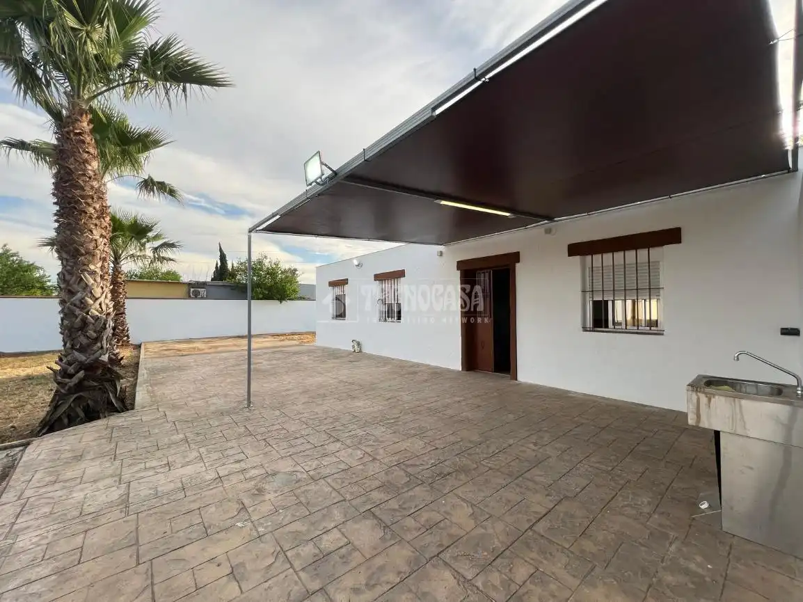 Exterior view of Country homes for sale in Alcalá de Guadaira