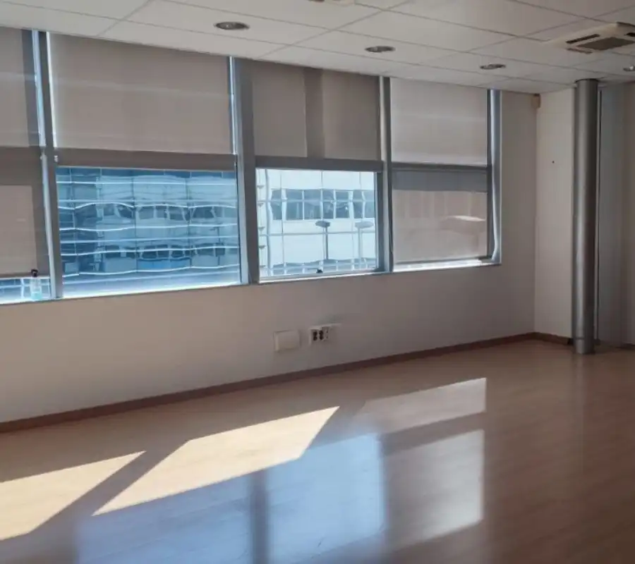 Vista exterior de Nave industrial en venta en Badalona