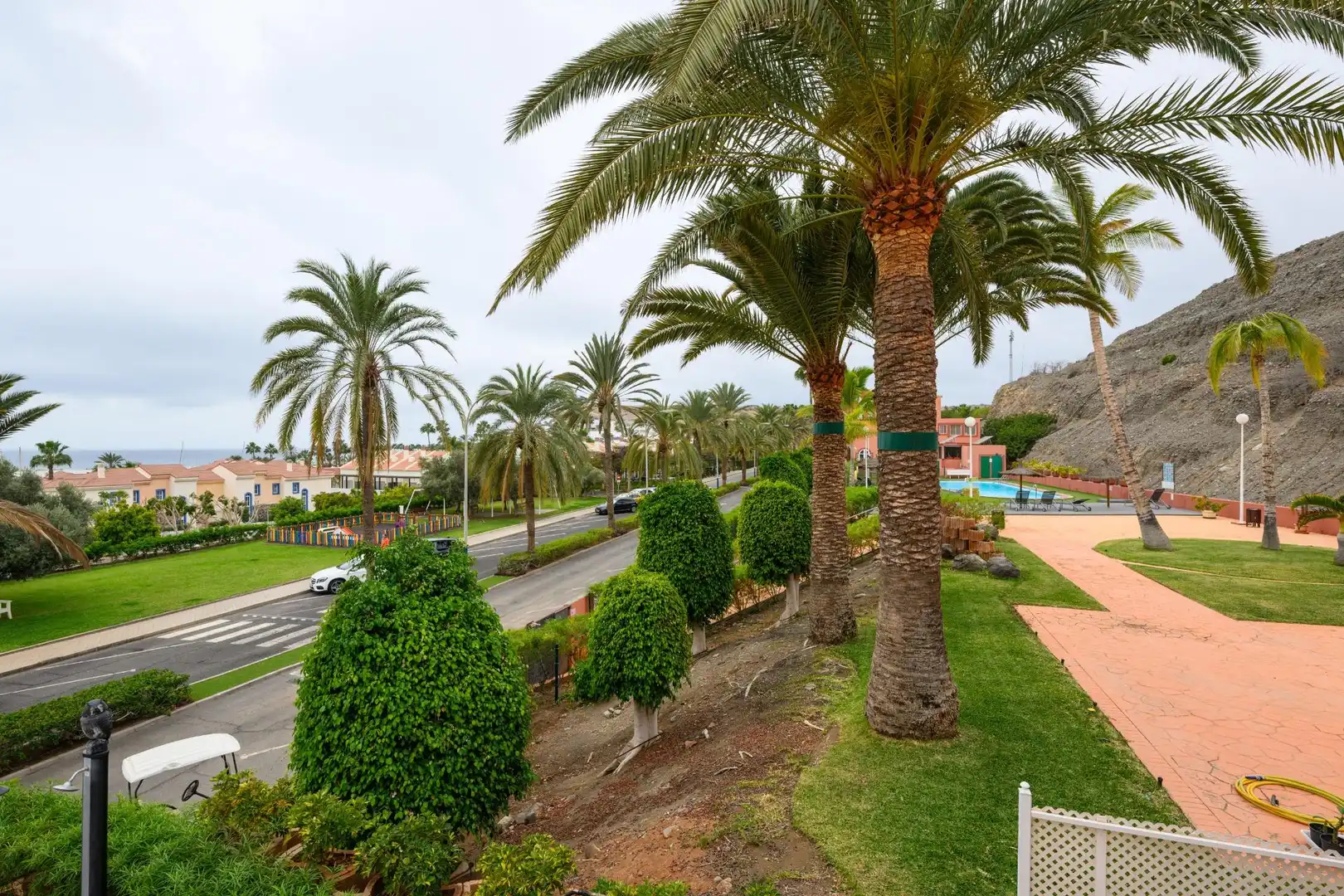 Außenansicht von Einfamilien-Reihenhaus zur Miete in San Bartolomé de Tirajana mit Klimaanlage, Privatgarten und Terrasse