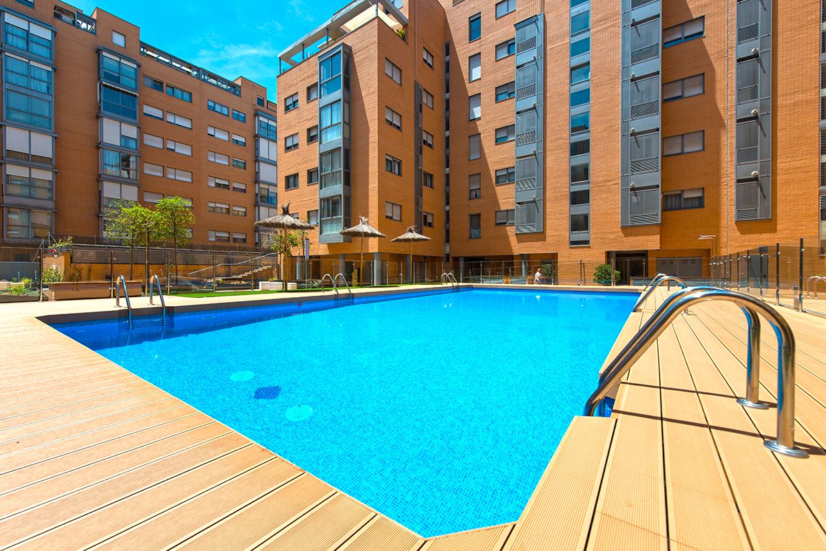 Swimming pool of Flat for sale in  Madrid Capital  with Terrace, Storage room and Community pool