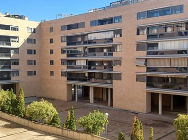 Pis amb piscina en venda a Calle del Ibón de Astún