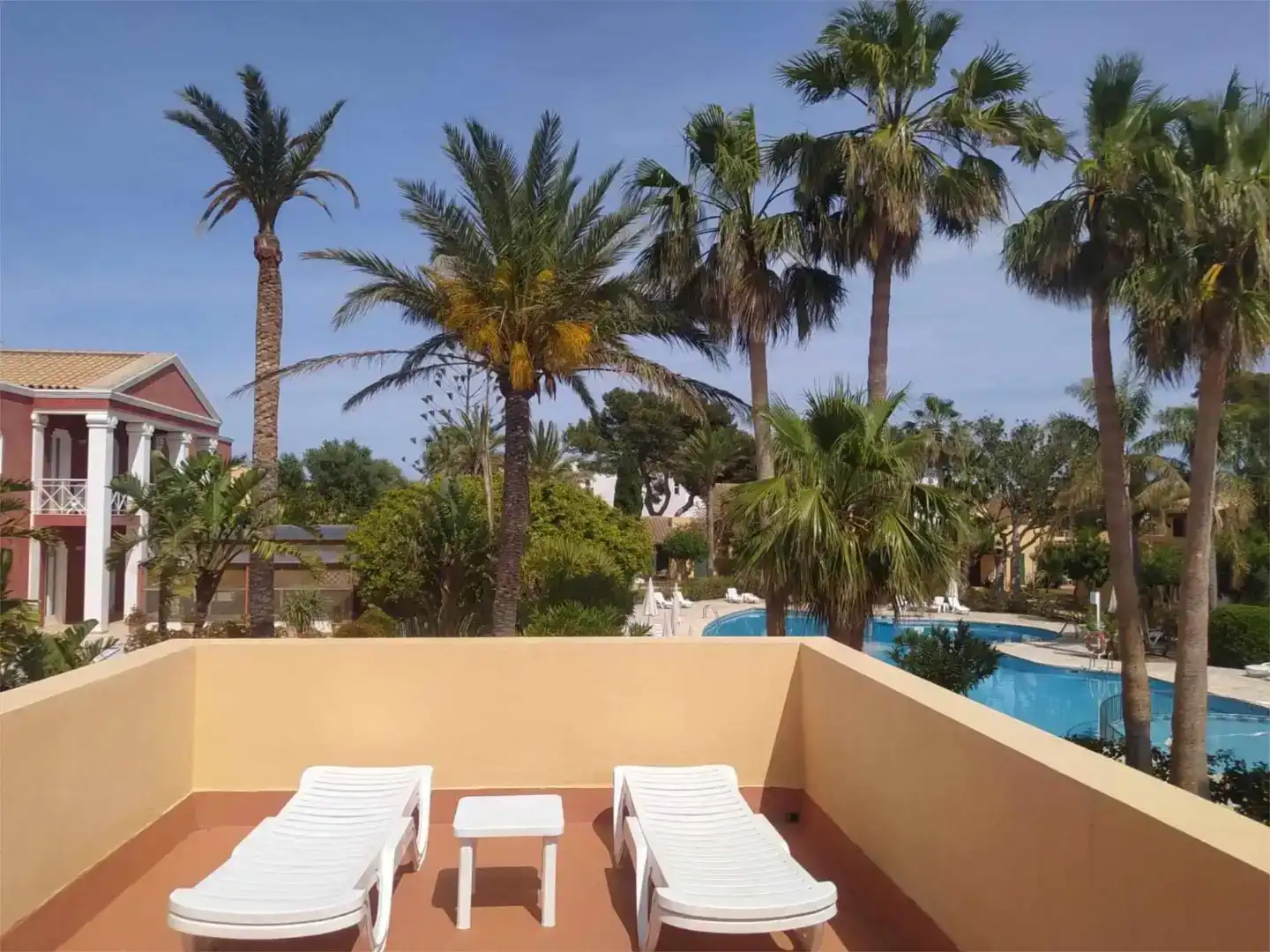 Terrassa de Casa adosada de lloguer en Ciutadella de Menorca amb Aire condicionat, Jardí privat i Piscina