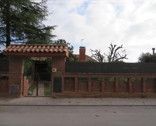 Jardí de Casa o xalet en venda en Cerdanyola del Vallès