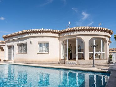 Villa avec balcon à vendre à Playa Flamenca