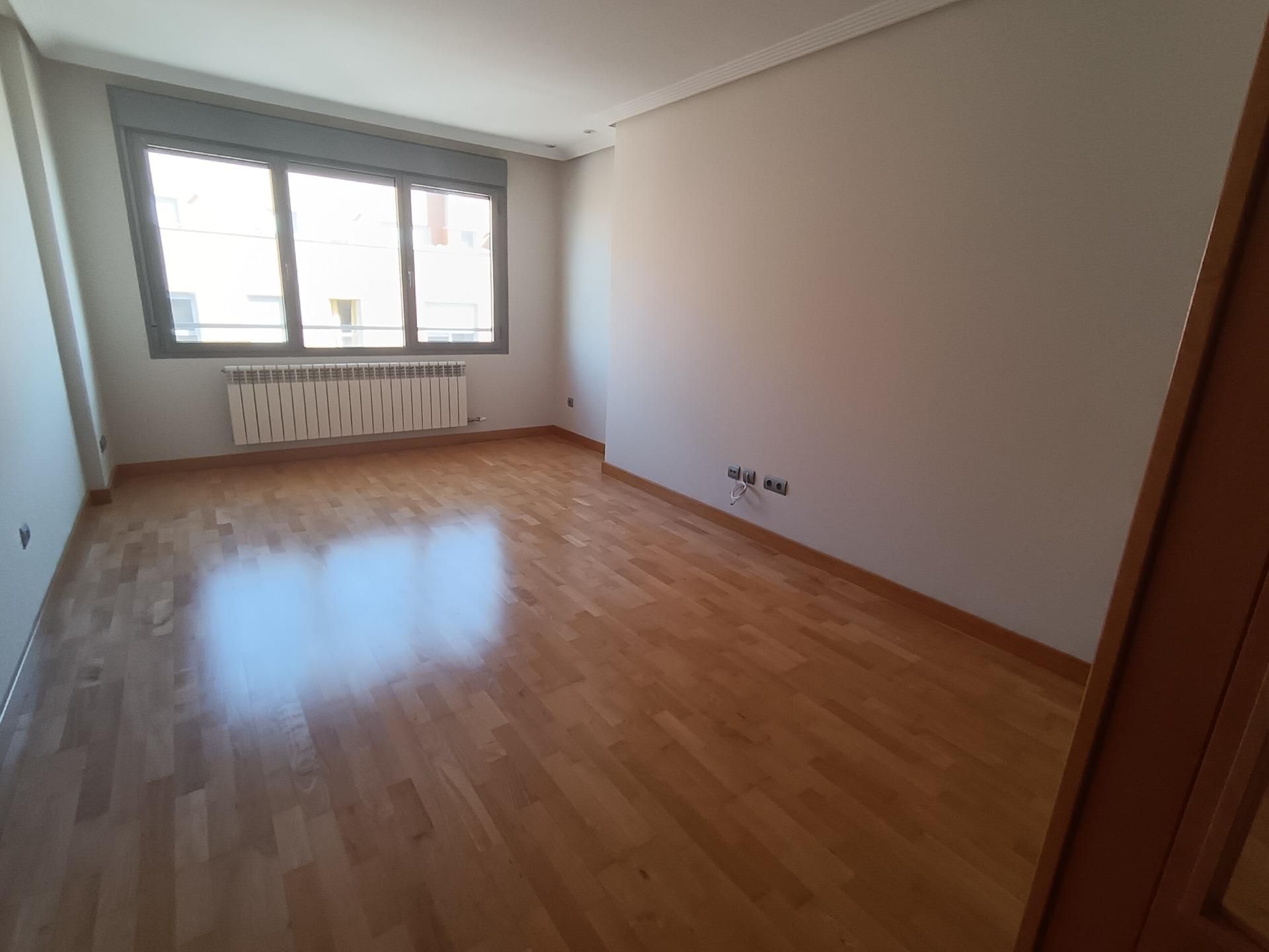 Living room of Flat for sale in Valladolid Capital  with Heating, Terrace and Storage room
