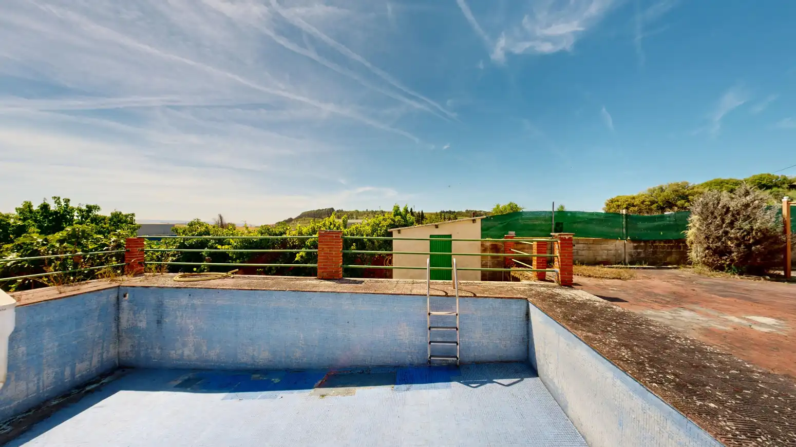 Swimming pool of Land for sale in Tafalla