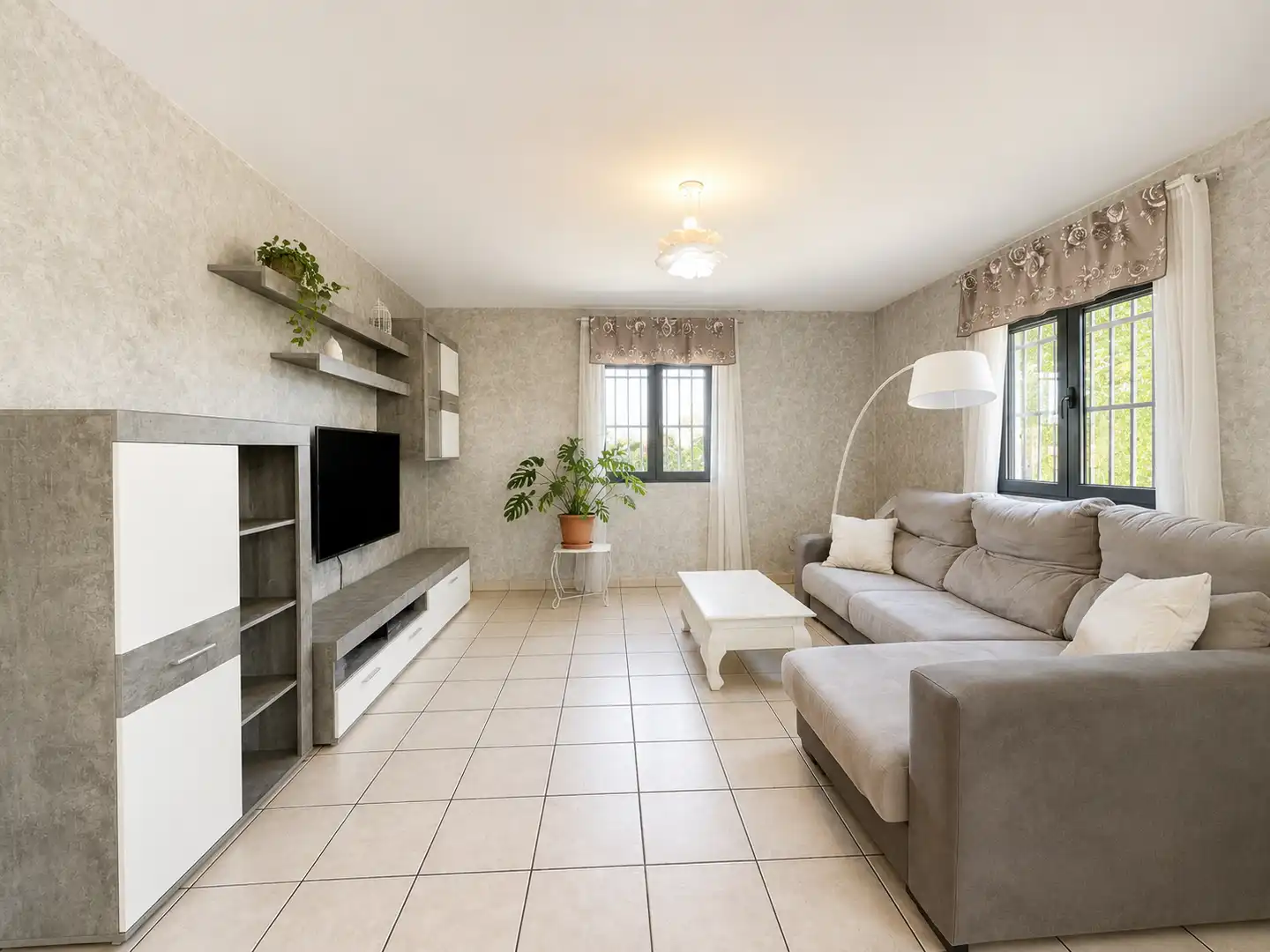 Sala de estar de Casa o chalet en venta en Nuevo Baztán con Aire acondicionado, Calefacción y Jardín privado