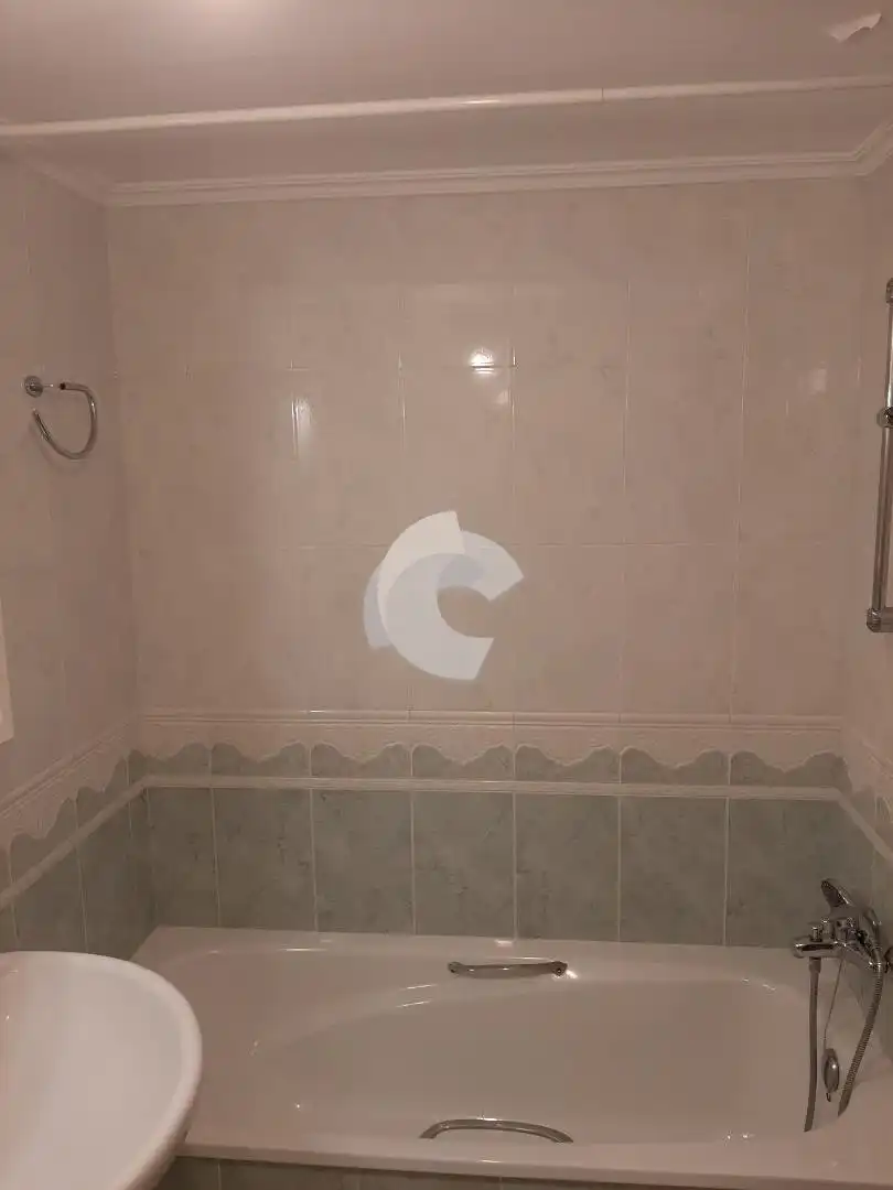 Baño de Piso de alquiler en A Coruña Capital  con Calefacción, Parquet y Trastero