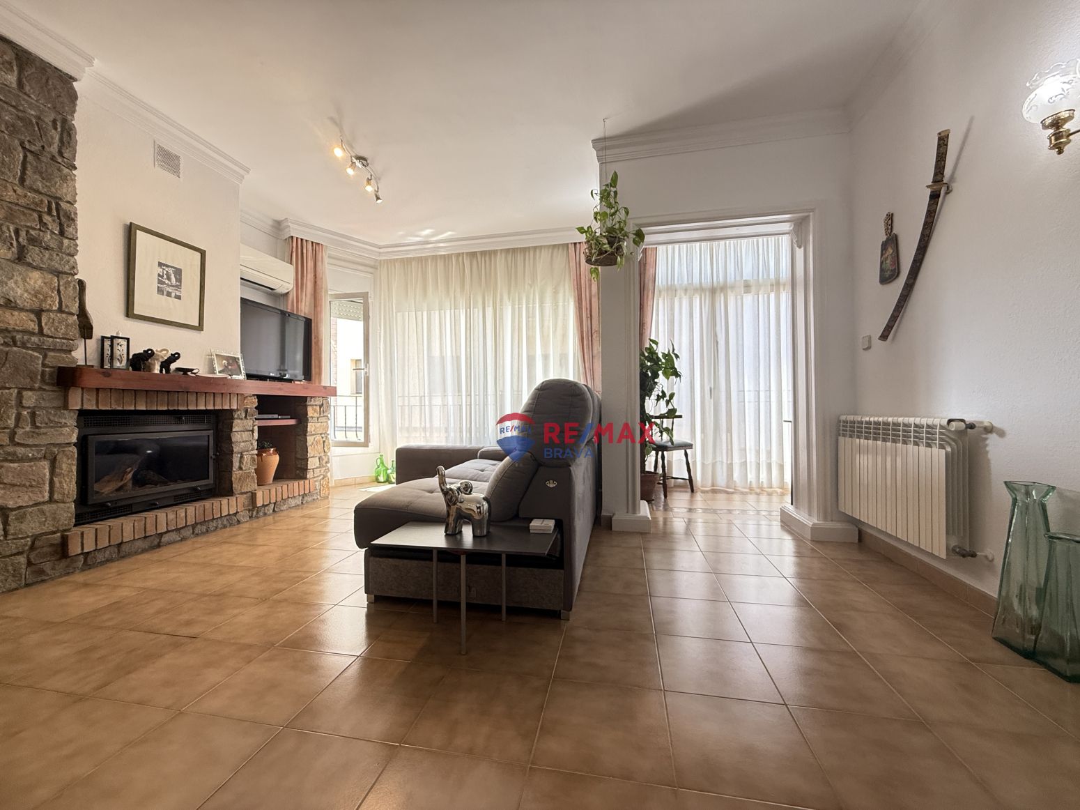 Living room of Single-family semi-detached for sale in Roses  with Air Conditioner, Heating and Terrace