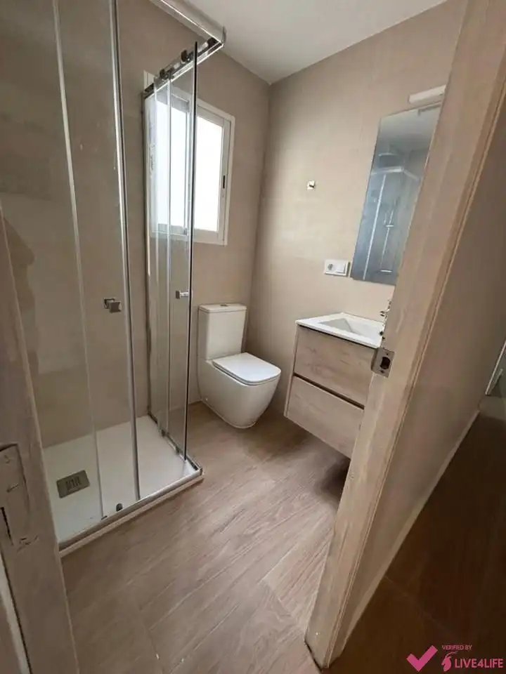 Bathroom of Flat for rent in Benimaclet