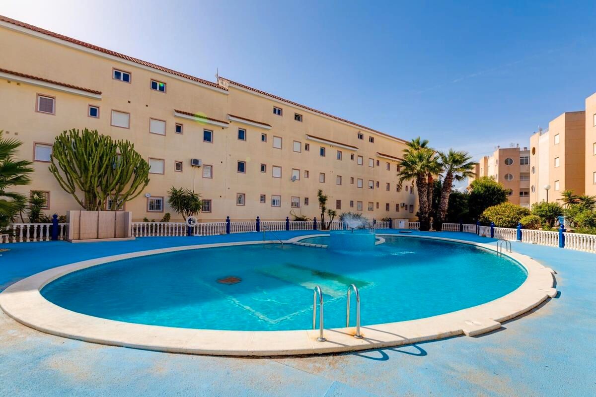 Piscina de Apartament en venda en Torrevieja amb Piscina comunitària