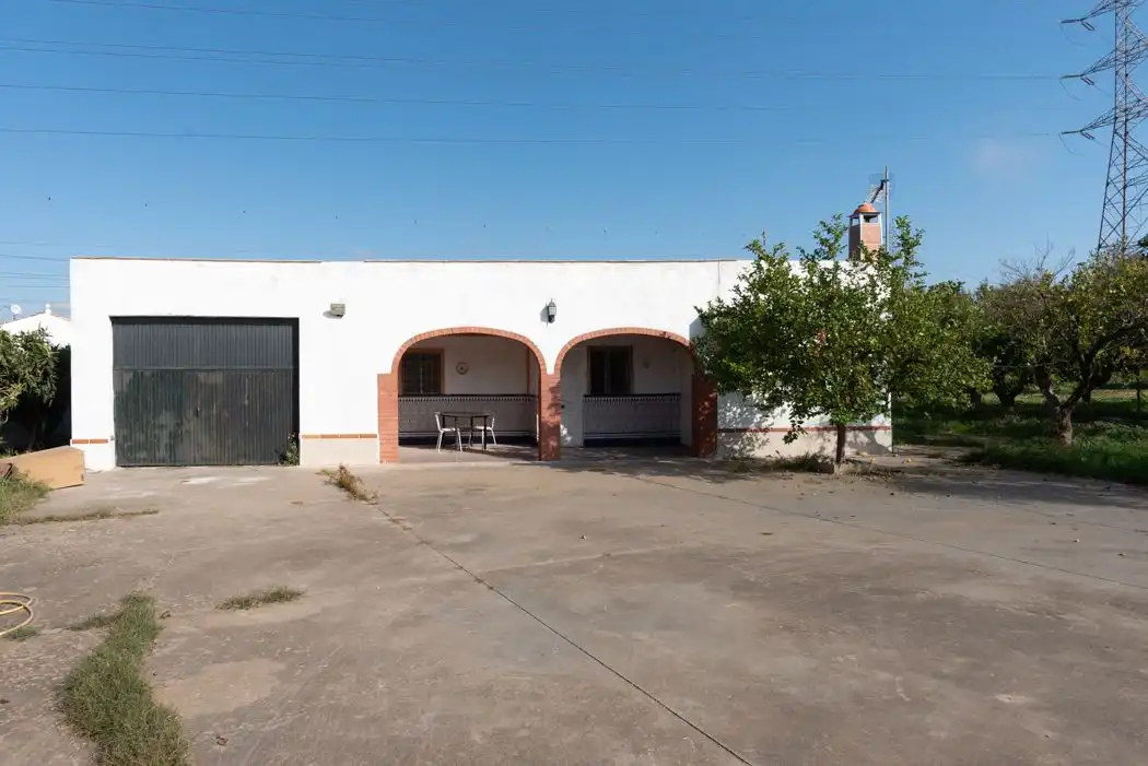 Vista exterior de Casa o chalet en venta en Alcalá de Guadaira con Piscina