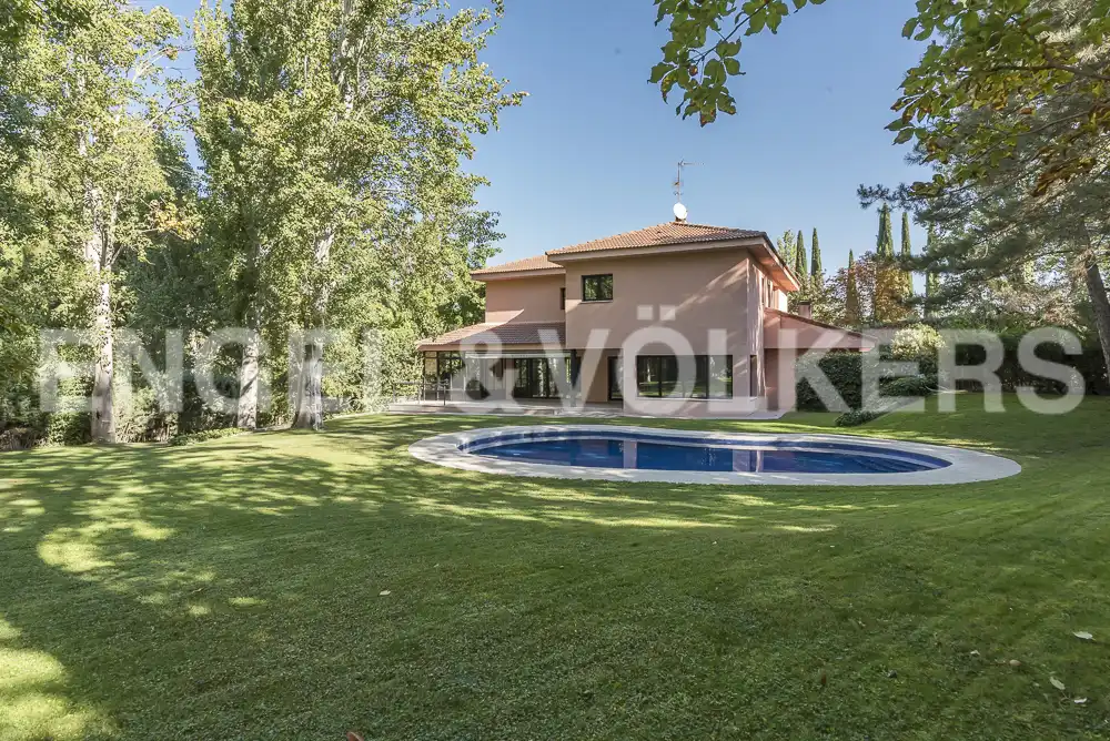Exterior view of Houses for rent in Pozuelo de Alarcón  with Air Conditioner, Heating and Private garden