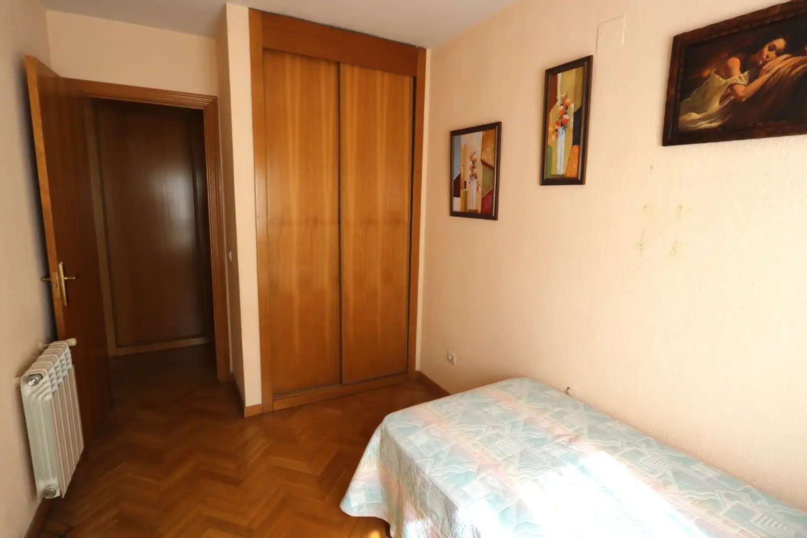 Bedroom of Flat for sale in Madrid  with Air Conditioner, Heating and Parquet flooring