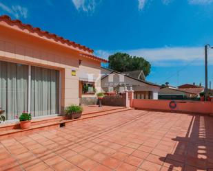 Vista exterior de Casa o xalet en venda en Lliçà d'Amunt amb Aire condicionat, Terrassa i Piscina