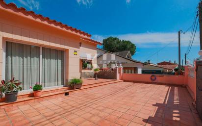 Exterior view of House or chalet for sale in Lliçà d'Amunt  with Air Conditioner, Terrace and Swimming Pool