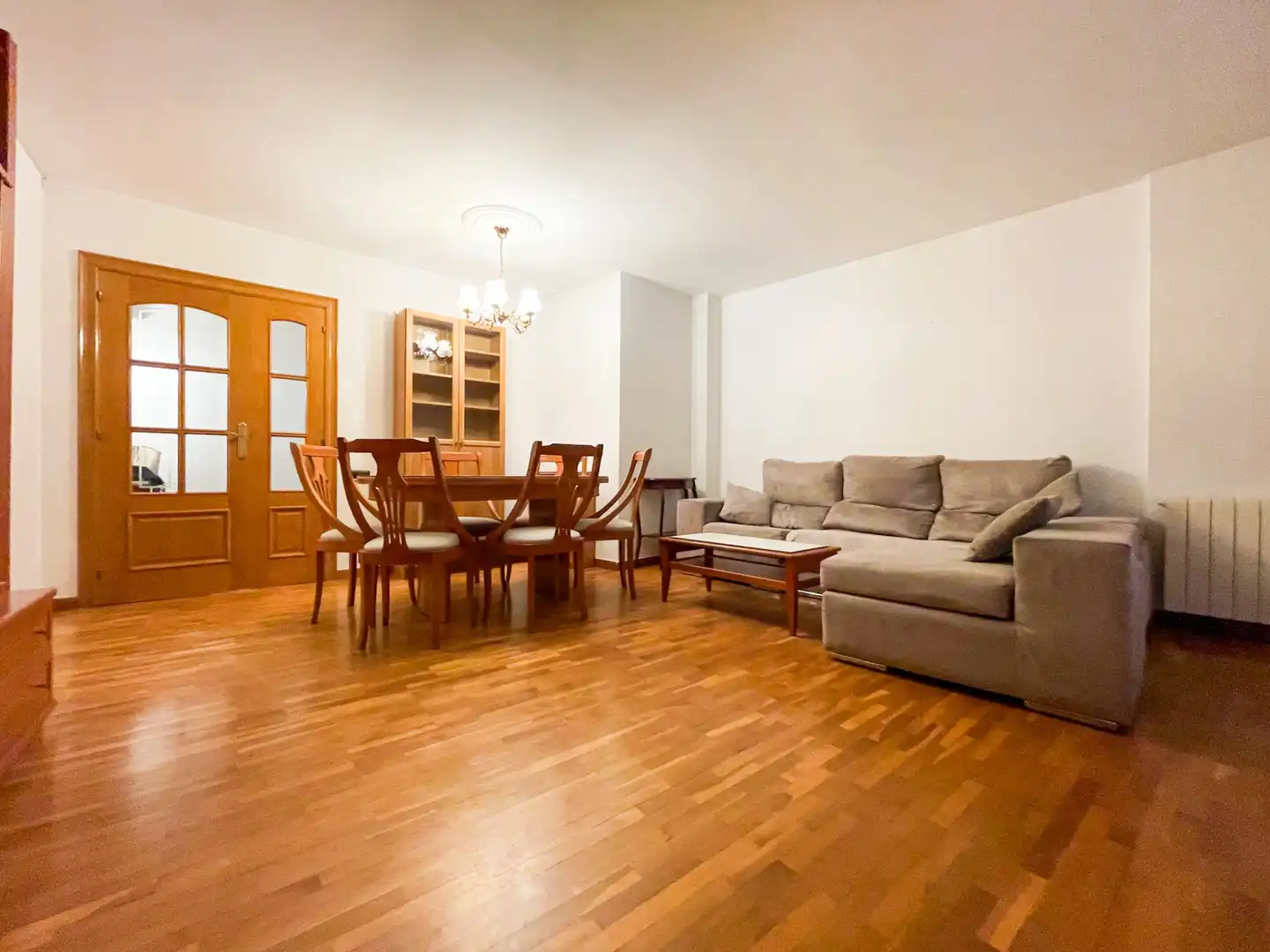 Sala d'estar de Pis en venda en Cerdanyola del Vallès amb Calefacció, Parquet i Forn