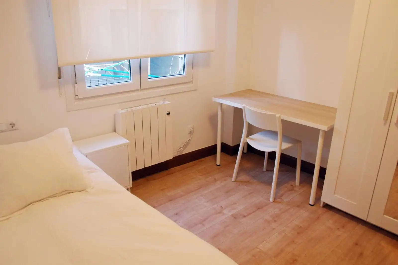Schlafzimmer von Wohnung zur Miete in Bilbao  mit Heizung, Parkett und Möbliert