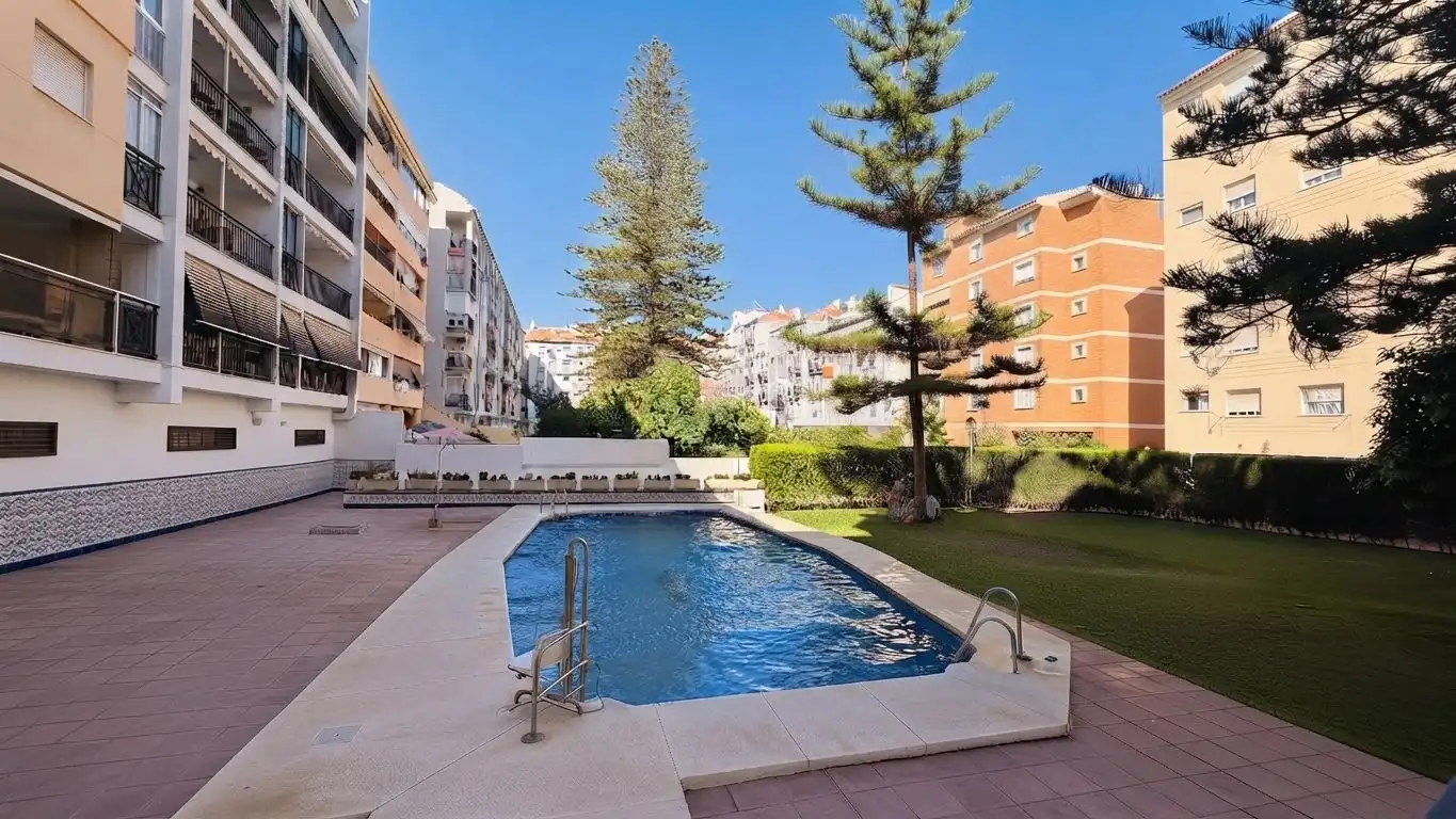 Piscina de Pis en venda en Fuengirola amb Terrassa, Traster i Moblat