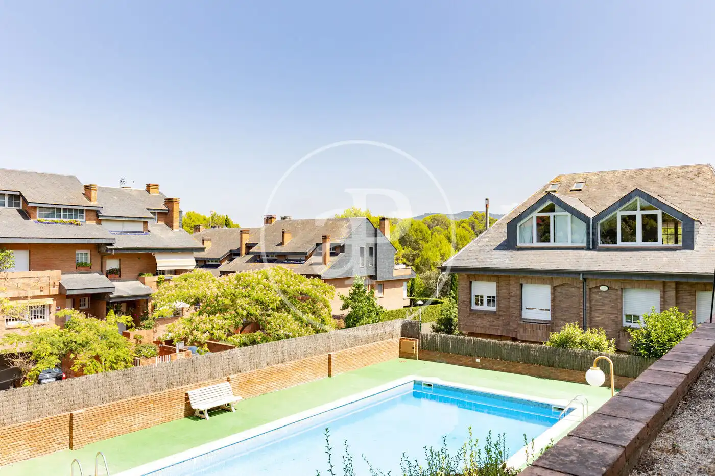 Vista exterior de Pis en venda en Sant Cugat del Vallès amb Aire condicionat, Calefacció i Jardí privat