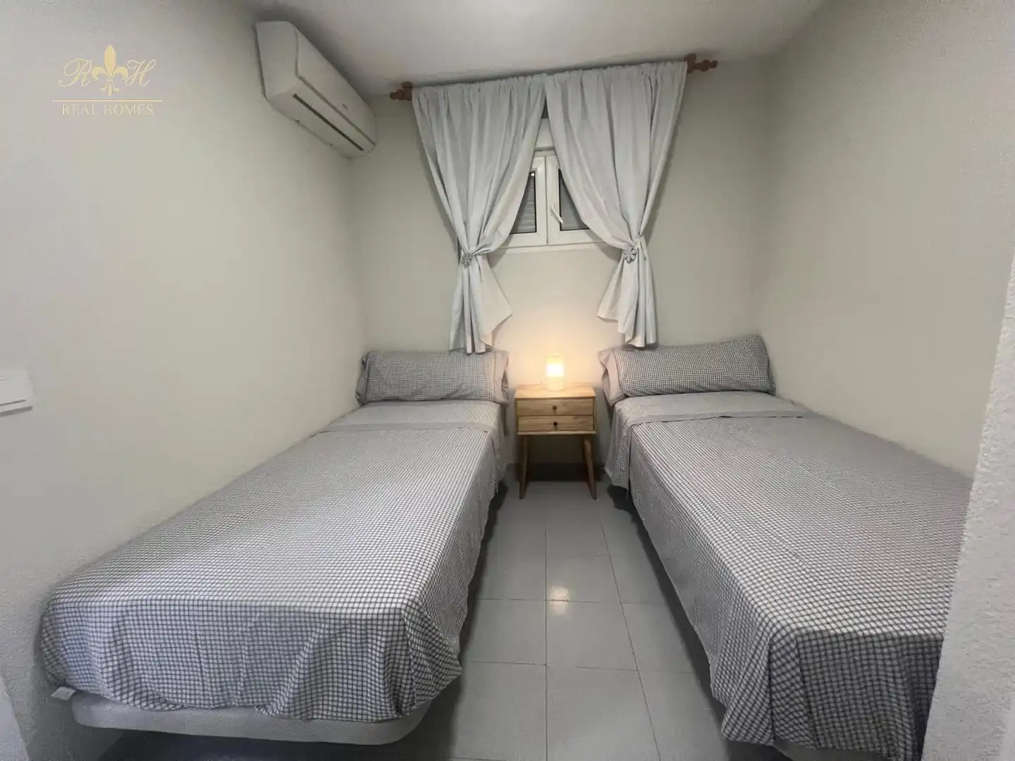 Habitación de Ático de alquiler en L'Alfàs del Pi con Aire acondicionado, Calefacción y Terraza