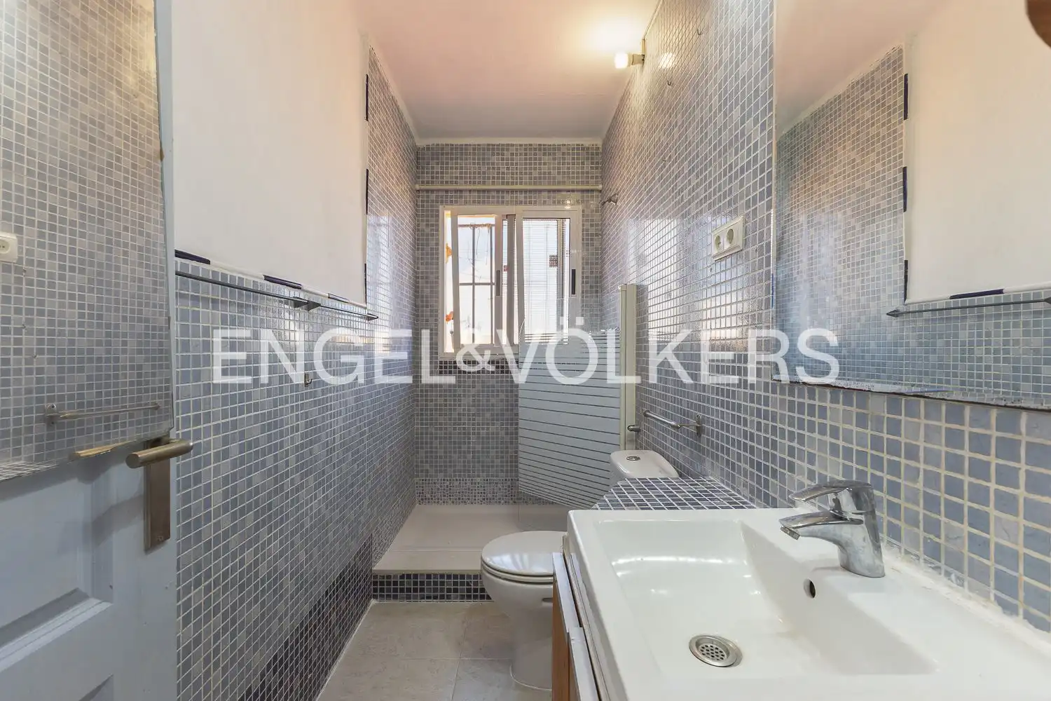 Baño de Ático en venta en Valencia con Calefacción y Terraza
