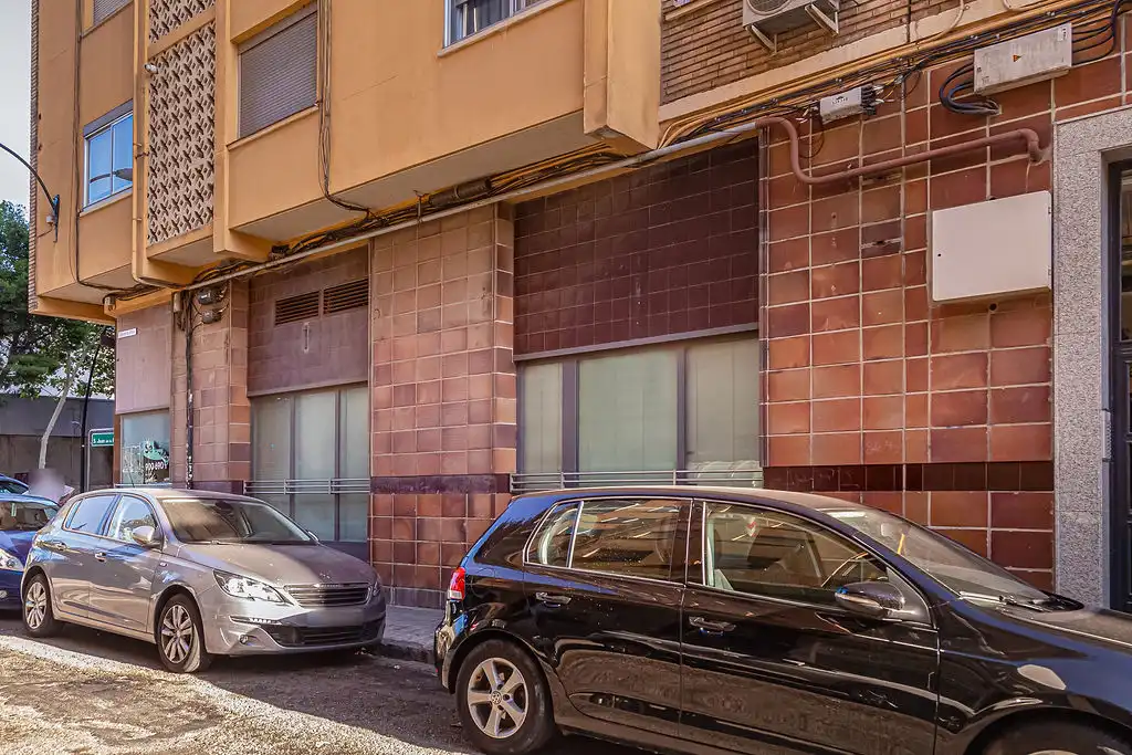Local comercial en venda a C/ Valle de Arán, imagen 2