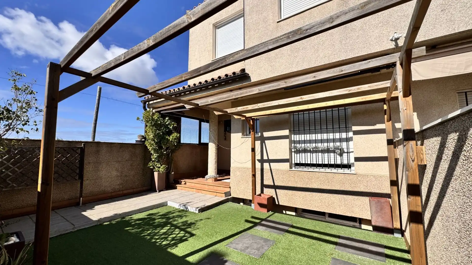 Vista exterior de Casa o chalet en venta en Lebrija con Aire acondicionado, Calefacción y Terraza