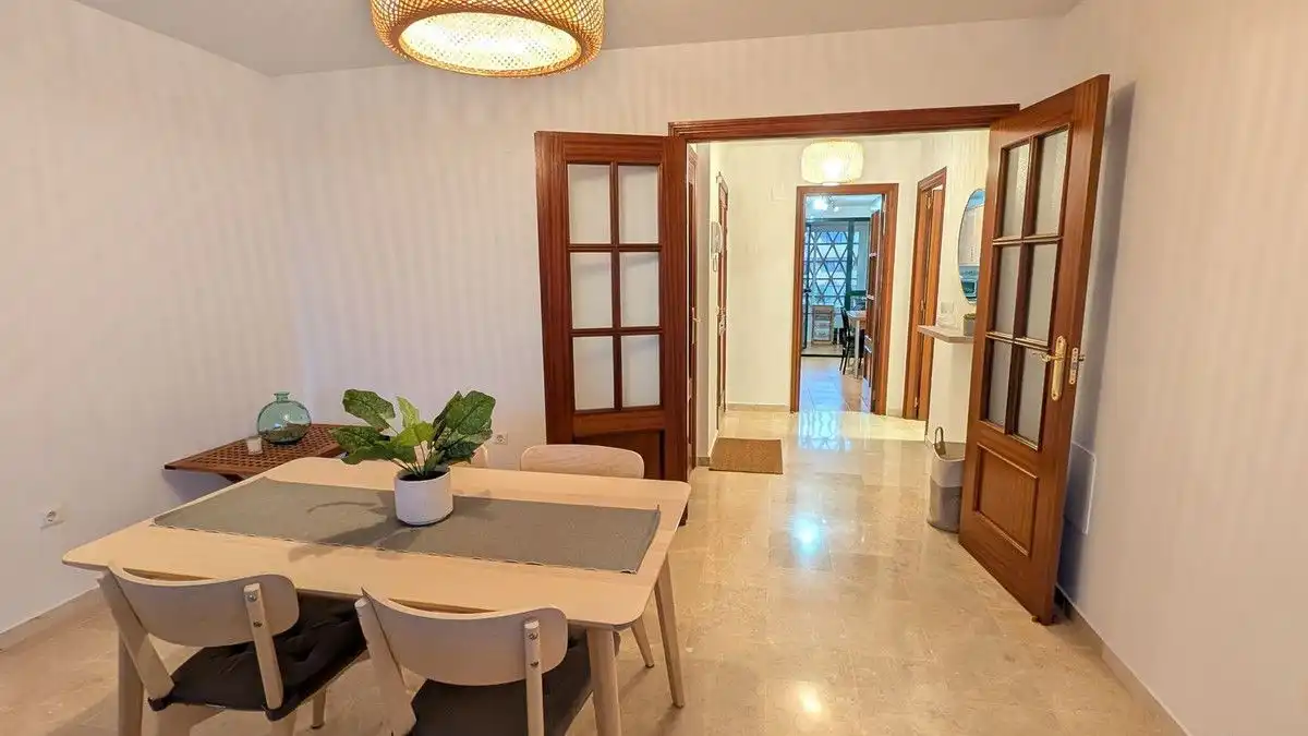 Menjador de Apartament de lloguer en Estepona amb Aire condicionat, Calefacció i Terrassa