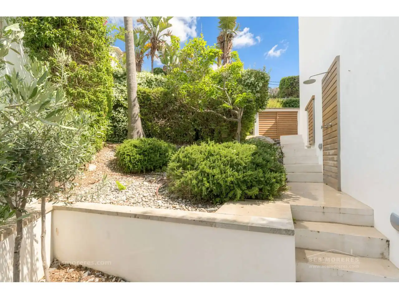 Vista exterior de Casa o xalet en venda en Maó - Mahón amb Aire condicionat, Jardí privat i Terrassa