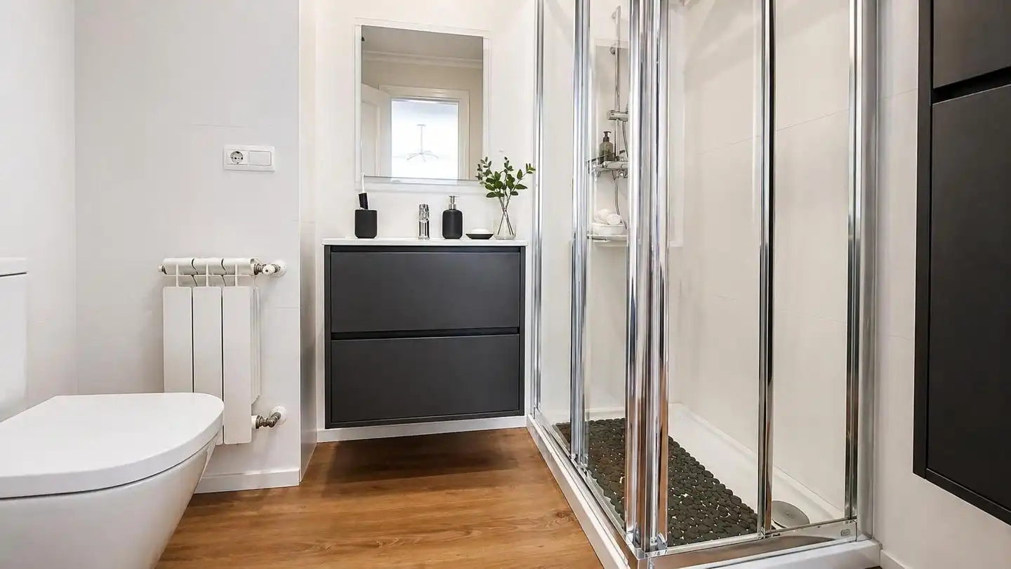Badezimmer von Wohnung zum Verkauf in Elche / Elx mit Klimaanlage, Balkon und Gemeinschaftspool