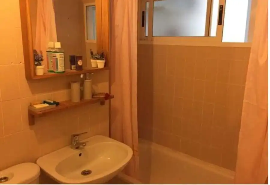Bathroom of Flat for rent in Santiago de Compostela   with Storage room and Furnished