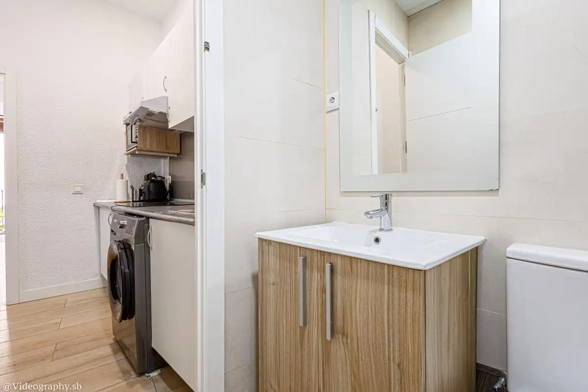 Bathroom of Flat for sale in Madrid  with Air Conditioner and Heating