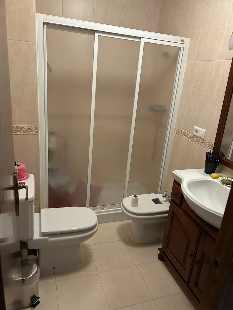 Bathroom of Flat for sale in Vélez-Málaga  with Air Conditioner, Terrace and Furnished