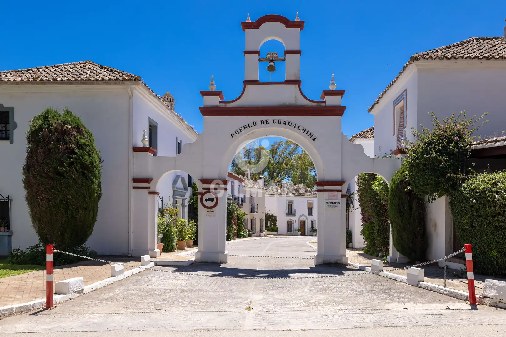 Vista exterior de Casa adosada en venta en Marbella con Calefacción, Piscina y Amueblado
