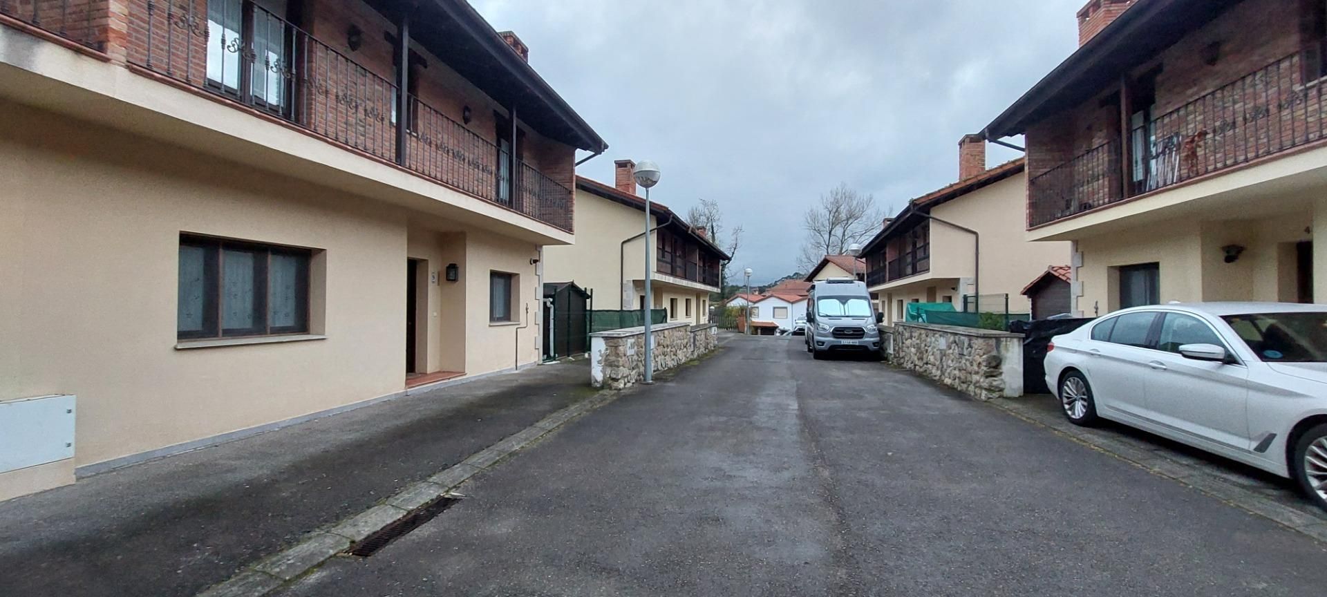 Exterior view of Single-family semi-detached for sale in Val de San Vicente   with Private garden and Balcony