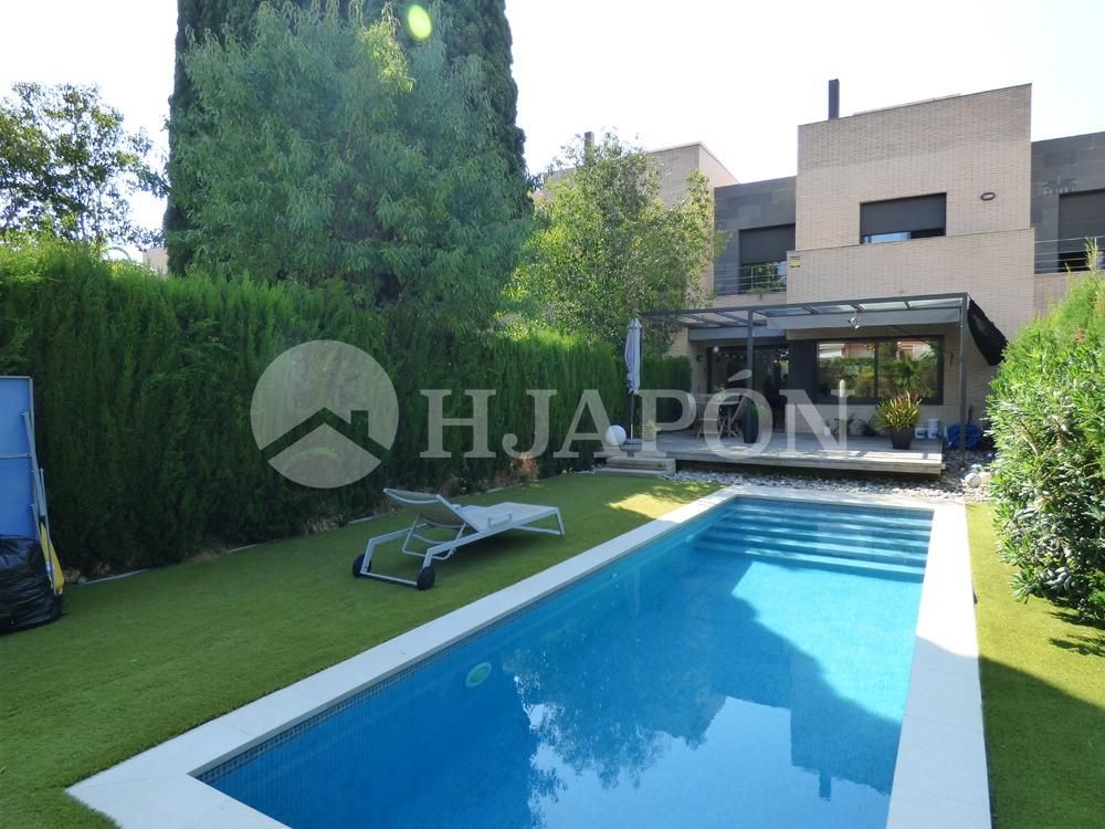 Piscina de Casa adosada en venda en Premià de Mar amb Aire condicionat, Calefacció i Jardí privat