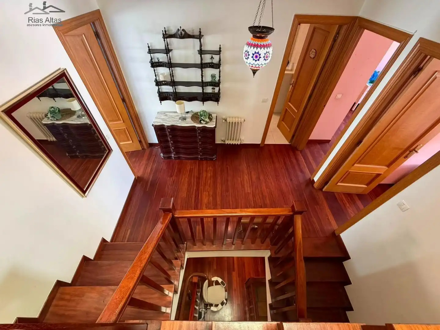 Casa o chalet en venta en Oleiros con Calefacción, Jardín privado y Trastero