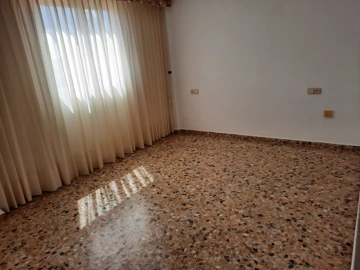 Living room of Flat for rent in Mislata  with Air Conditioner, Furnished and Balcony