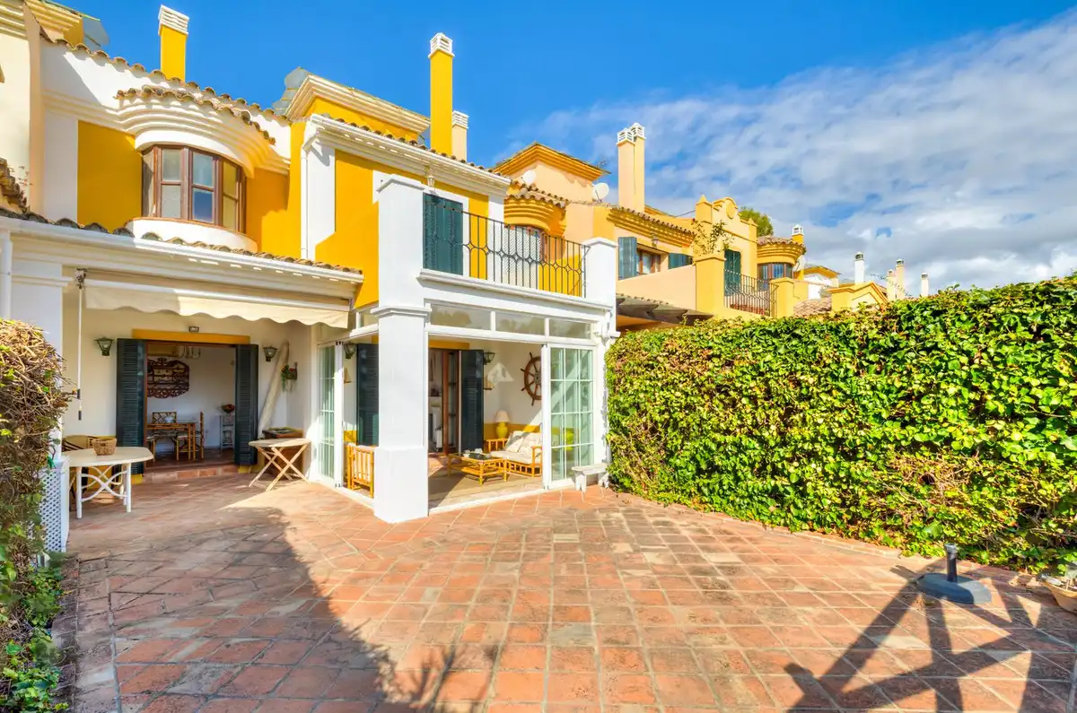 Außenansicht von Haus oder Chalet zum Verkauf in Marbella mit Terrasse und Gemeinschaftspool