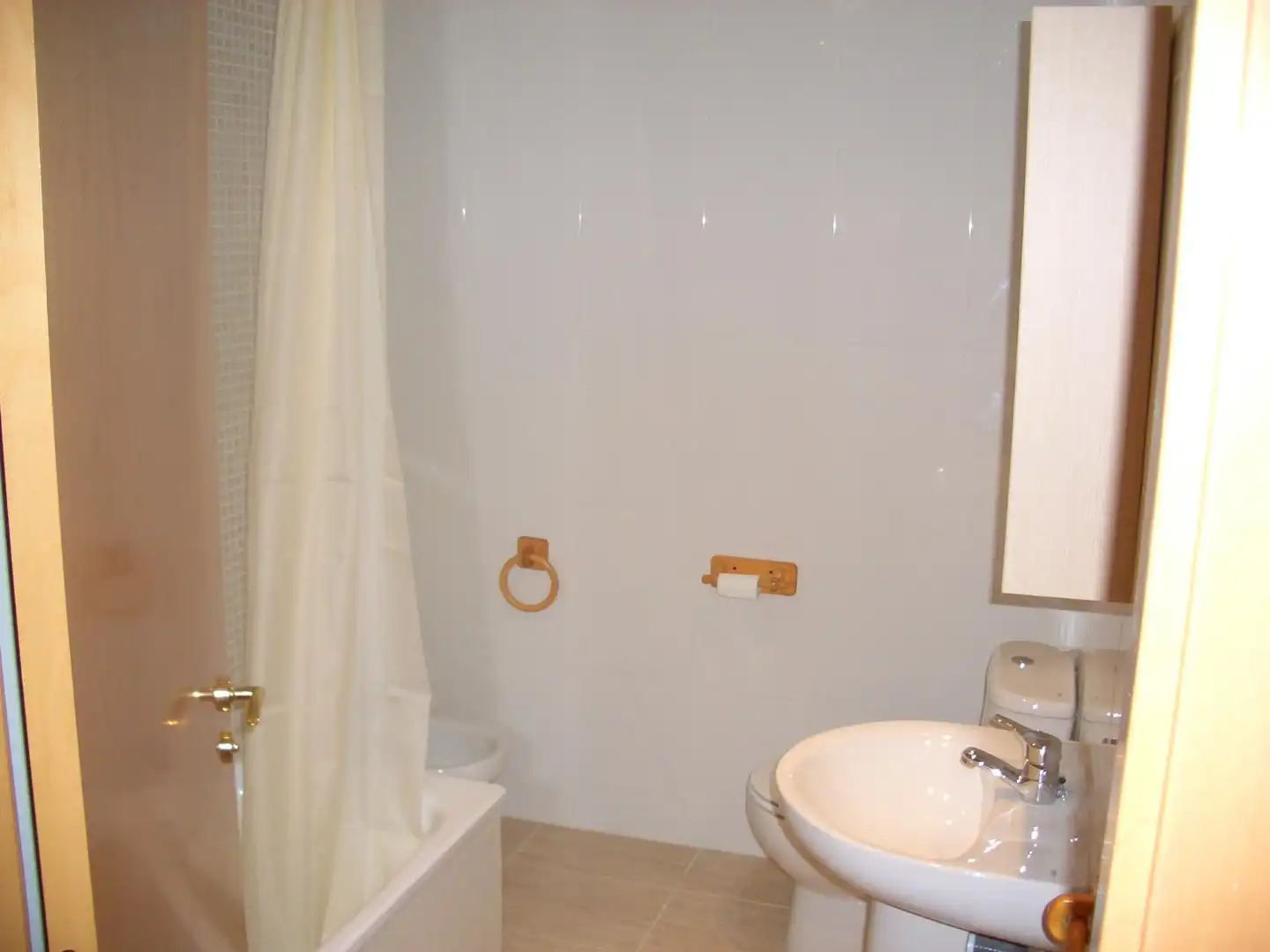 Baño de Piso en venta en Deltebre con Amueblado, Horno y Lavadora