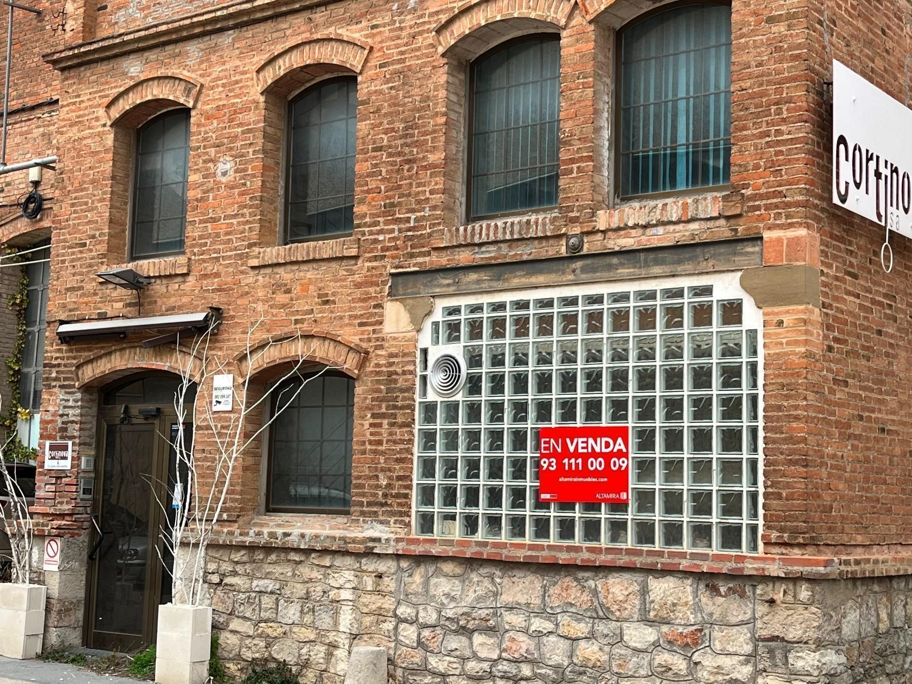 Vista exterior de Nave industrial en venta en Sabadell