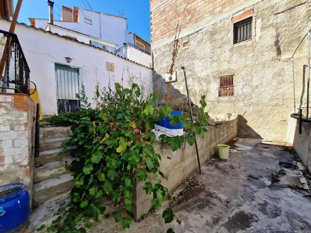 Vista exterior de Casa o xalet en venda en Camporrélls amb Jardí privat, Terrassa i Balcó