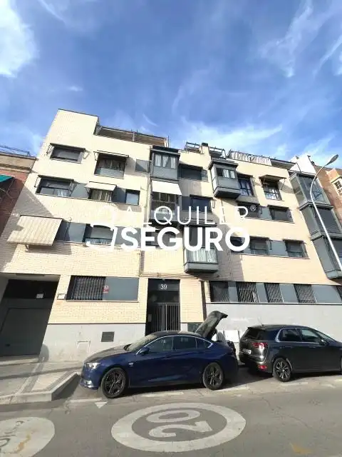 Vista exterior de Piso de alquiler en  Madrid Capital con Calefacción y Trastero