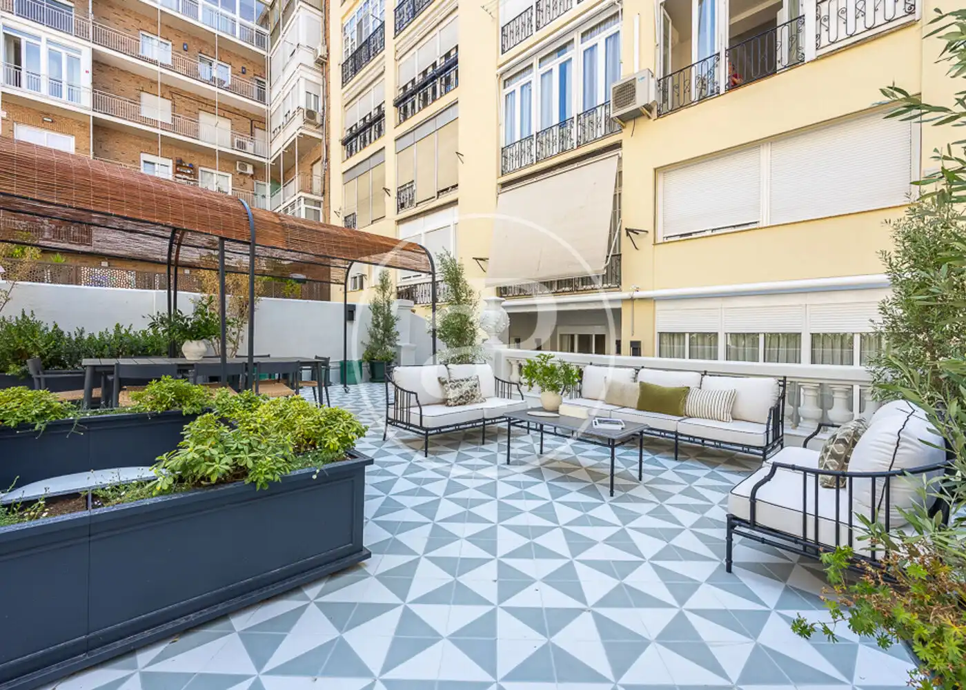 Terrassa de Pis en venda en Madrid amb Aire condicionat, Calefacció i Jardí privat