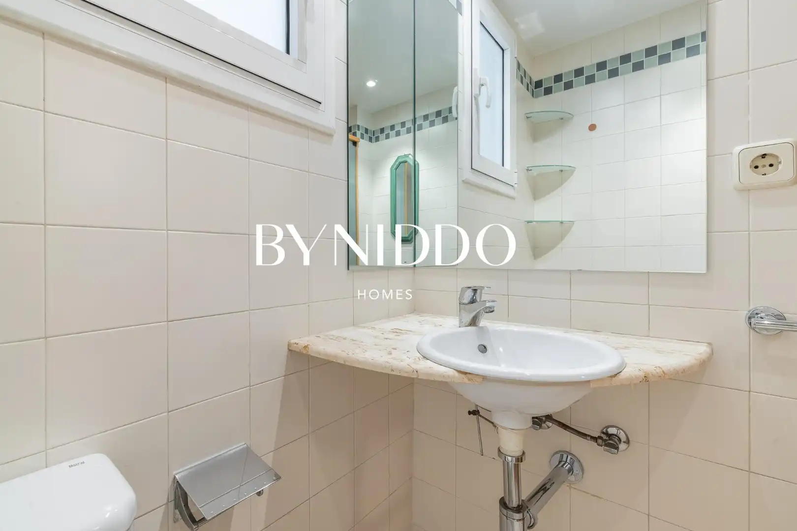 Bathroom of Flat for sale in Sant Cugat del Vallès  with Air Conditioner, Heating and Parquet flooring